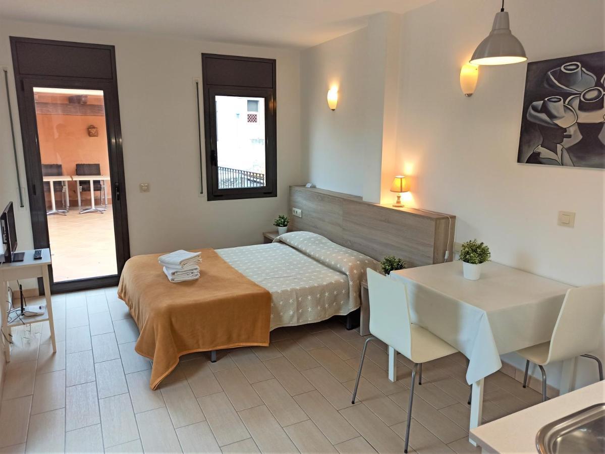 Apartaments Fonda Comerc Torroella De Montgri Exterior photo