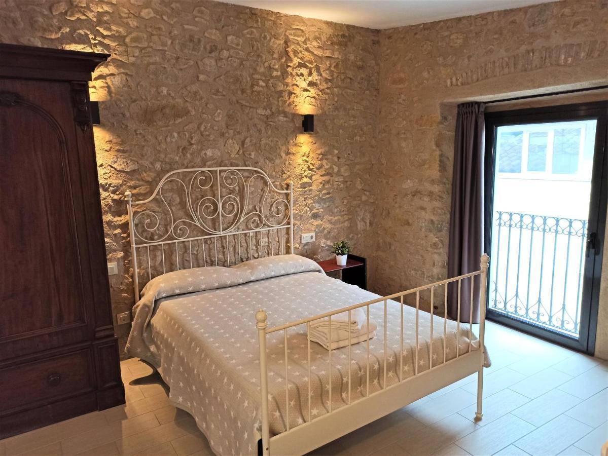 Apartaments Fonda Comerc Torroella De Montgri Exterior photo