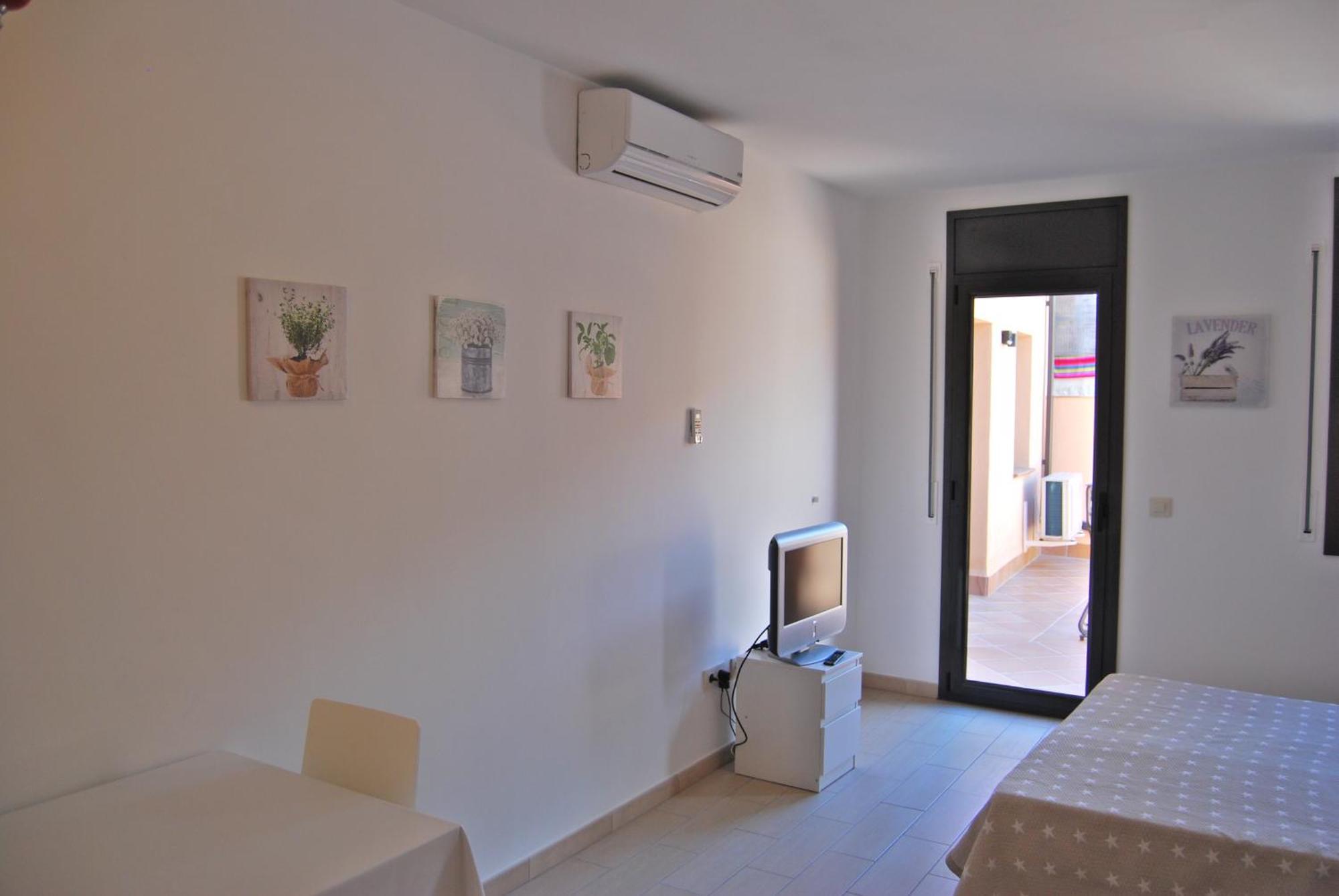 Apartaments Fonda Comerc Torroella De Montgri Exterior photo