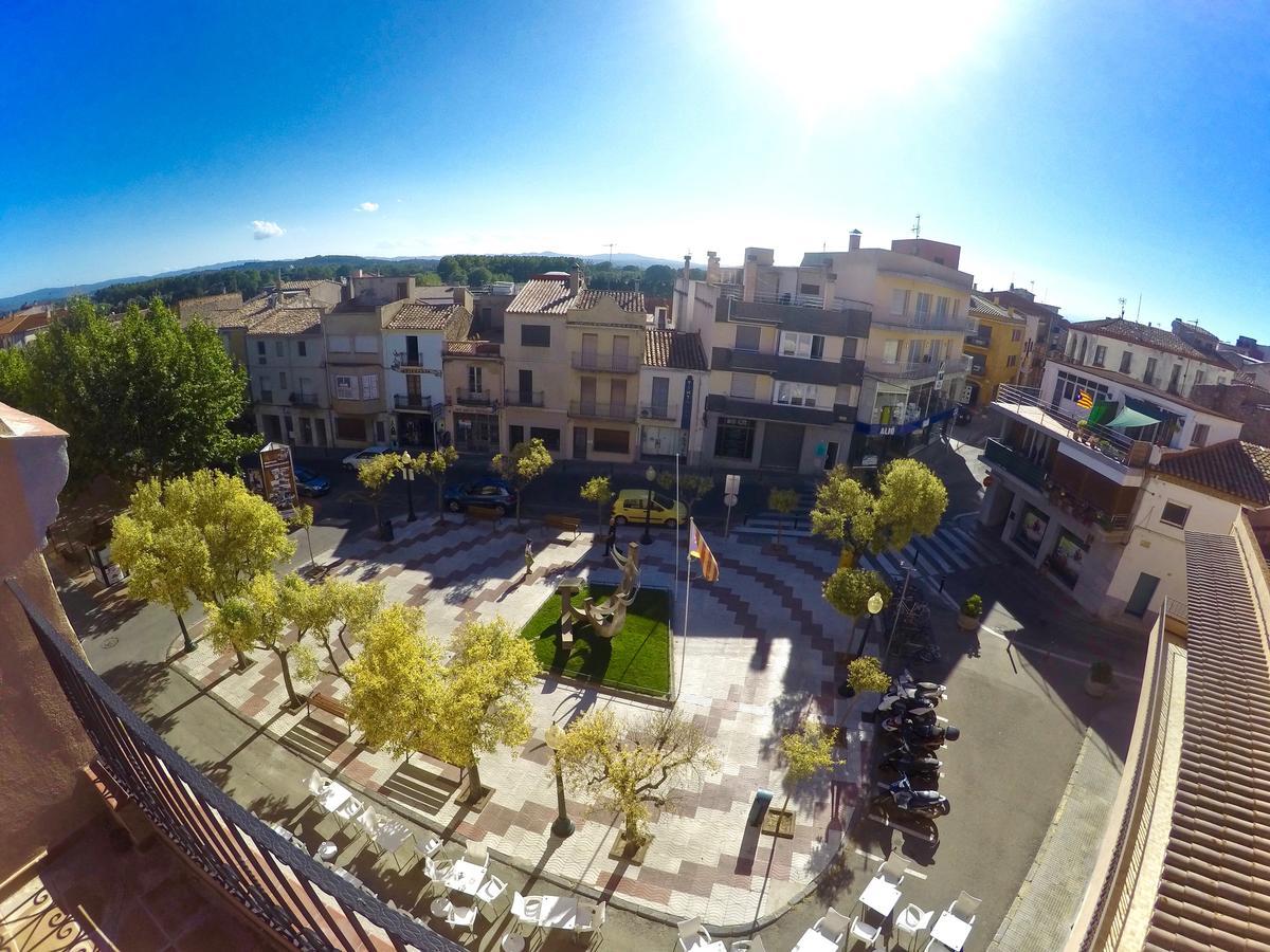 Apartaments Fonda Comerc Torroella De Montgri Exterior photo